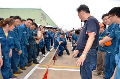 918博天堂医药下属浙江918博天堂药业组织第十六届青年团队拔河比赛